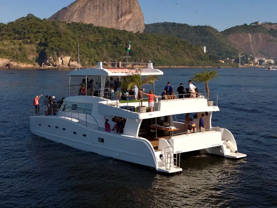 Catamarã Azur 60